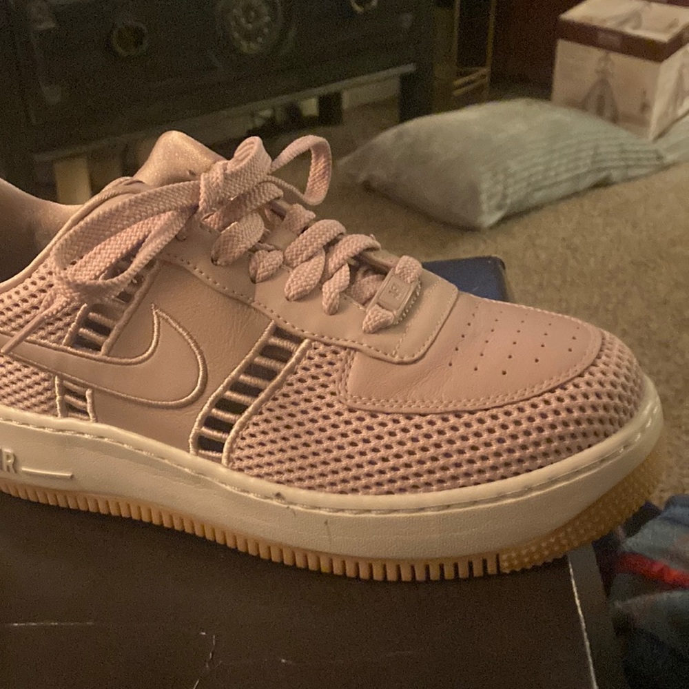 Womens Air Force 1   New. Light pink